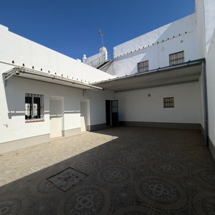 Gran Casa de Pueblo de esquina en venta en Maribáñez – ¡Sistema de Puja con Financiación 100%!