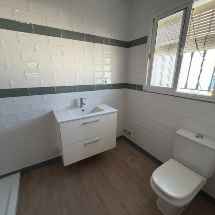 Gran Casa de Pueblo de esquina en venta en Maribáñez – ¡Sistema de Puja con Financiación 100%!