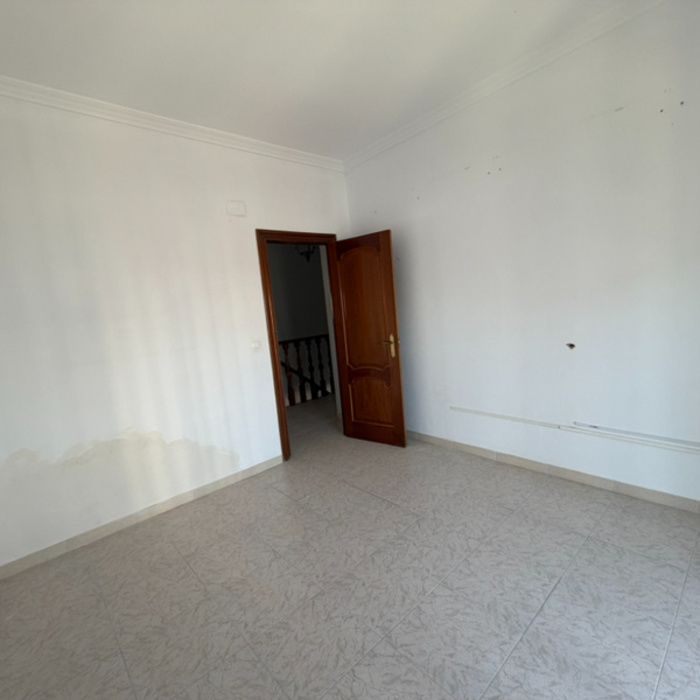 Gran Casa de Pueblo de esquina en venta en Maribáñez – ¡Sistema de Puja con Financiación 100%!