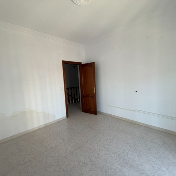 Gran Casa de Pueblo de esquina en venta en Maribáñez – ¡Sistema de Puja con Financiación 100%!