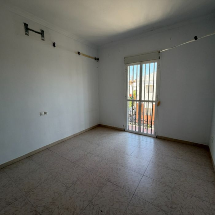 Gran Casa de Pueblo de esquina en venta en Maribáñez – ¡Sistema de Puja con Financiación 100%!