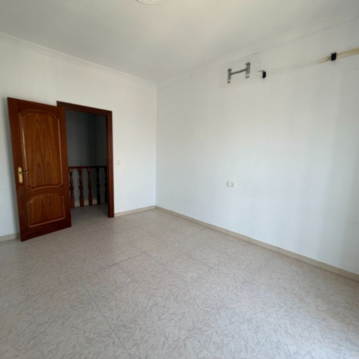 Gran Casa de Pueblo de esquina en venta en Maribáñez – ¡Sistema de Puja con Financiación 100%!