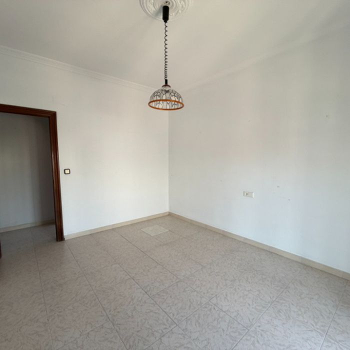 Gran Casa de Pueblo de esquina en venta en Maribáñez – ¡Sistema de Puja con Financiación 100%!