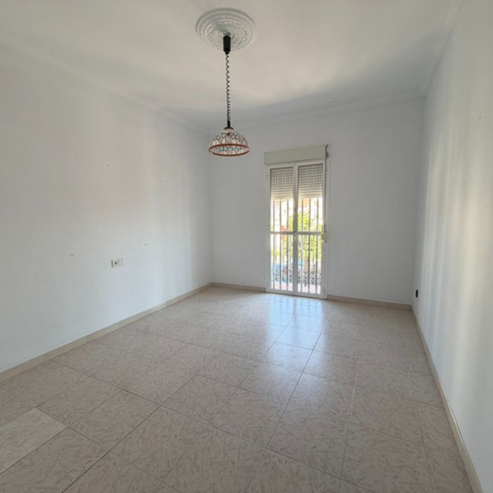 Gran Casa de Pueblo de esquina en venta en Maribáñez – ¡Sistema de Puja con Financiación 100%!