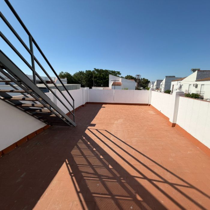 Gran Casa de Pueblo de esquina en venta en Maribáñez – ¡Sistema de Puja con Financiación 100%!