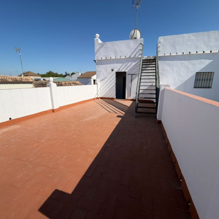 Gran Casa de Pueblo de esquina en venta en Maribáñez – ¡Sistema de Puja con Financiación 100%!