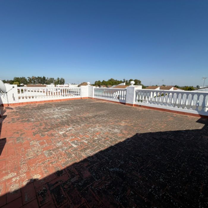 Gran Casa de Pueblo de esquina en venta en Maribáñez – ¡Sistema de Puja con Financiación 100%!
