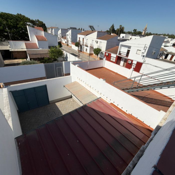 Gran Casa de Pueblo de esquina en venta en Maribáñez – ¡Sistema de Puja con Financiación 100%!
