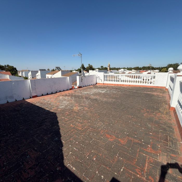 Gran Casa de Pueblo de esquina en venta en Maribáñez – ¡Sistema de Puja con Financiación 100%!