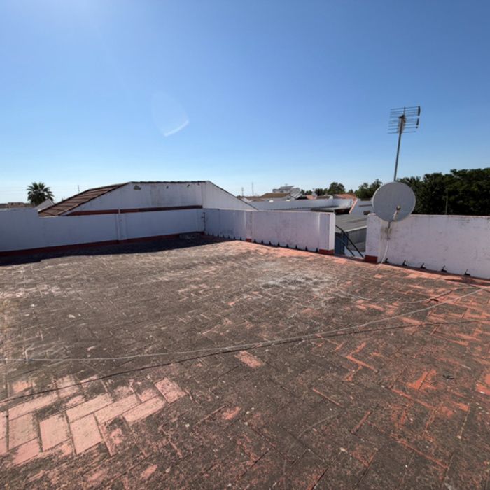 Gran Casa de Pueblo de esquina en venta en Maribáñez – ¡Sistema de Puja con Financiación 100%!