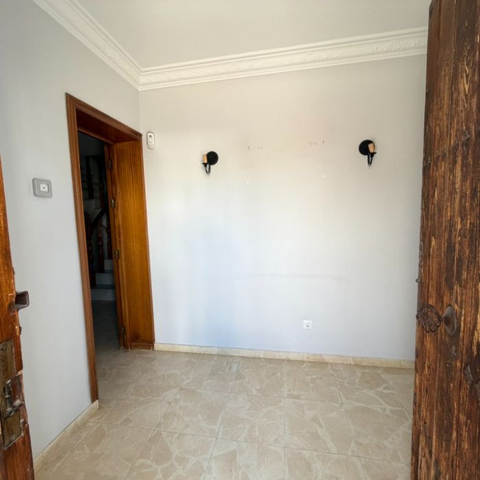 Gran Casa de Pueblo de esquina en venta en Maribáñez – ¡Sistema de Puja con Financiación 100%!