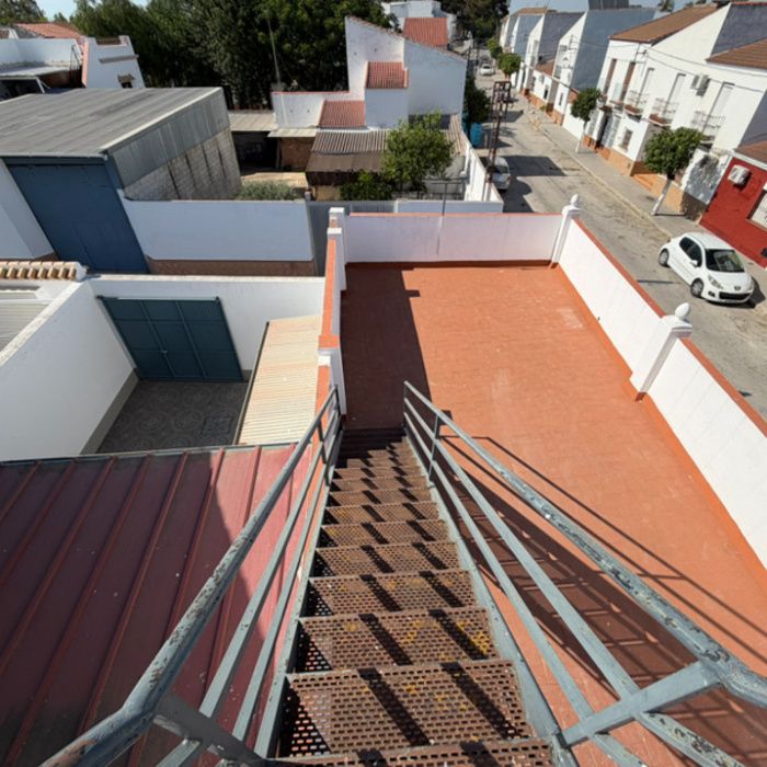 Gran Casa de Pueblo de esquina en venta en Maribáñez – ¡Sistema de Puja con Financiación 100%!