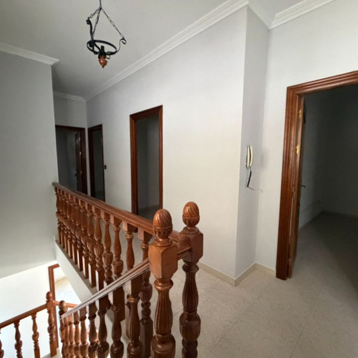 Gran Casa de Pueblo de esquina en venta en Maribáñez – ¡Sistema de Puja con Financiación 100%!