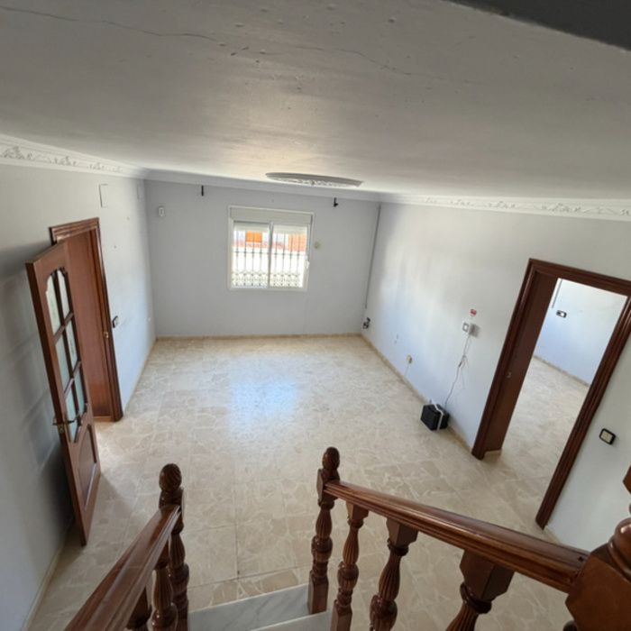 Gran Casa de Pueblo de esquina en venta en Maribáñez – ¡Sistema de Puja con Financiación 100%!