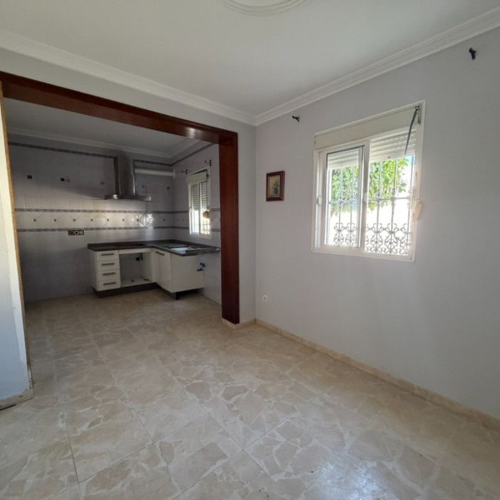Gran Casa de Pueblo de esquina en venta en Maribáñez – ¡Sistema de Puja con Financiación 100%!