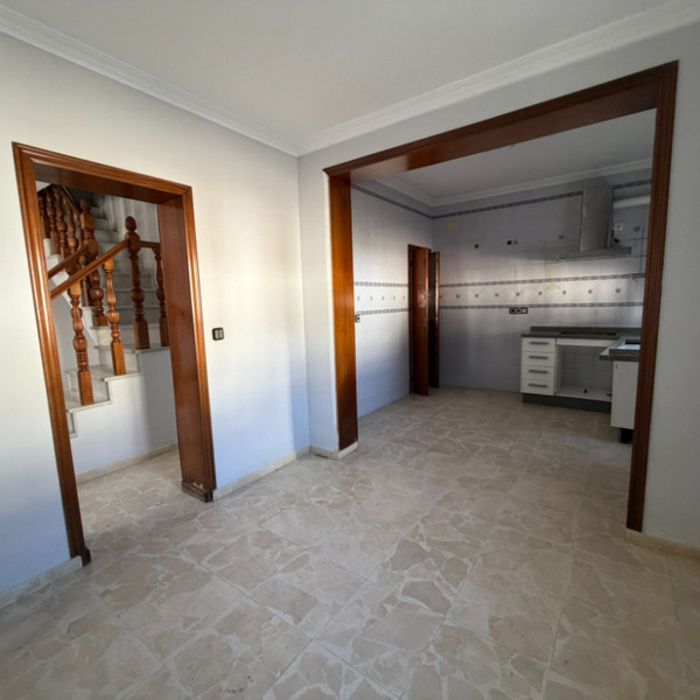 Gran Casa de Pueblo de esquina en venta en Maribáñez – ¡Sistema de Puja con Financiación 100%!