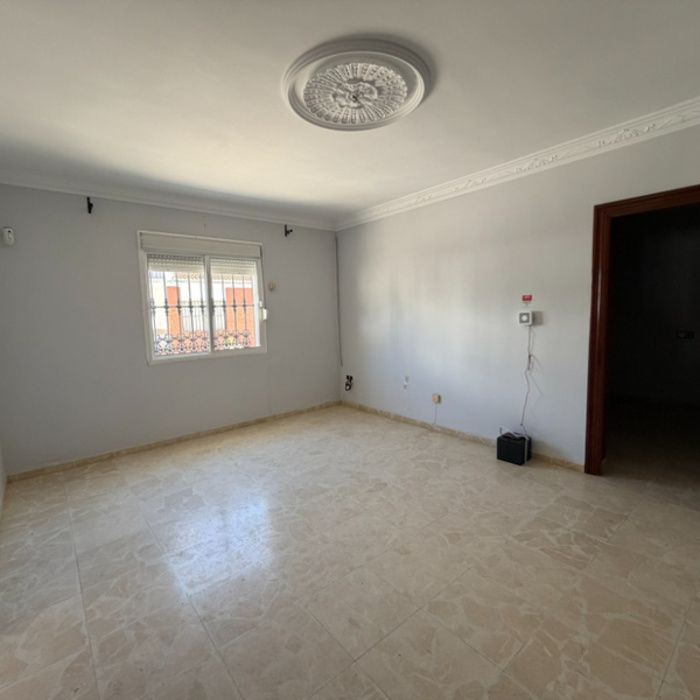 Gran Casa de Pueblo de esquina en venta en Maribáñez – ¡Sistema de Puja con Financiación 100%!