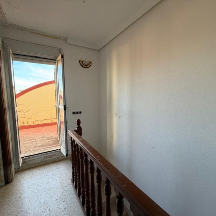 Oportunidad! Gran Dúplex muy luminoso con Terraza en Dos Hermanas (Periodo de Pujas)