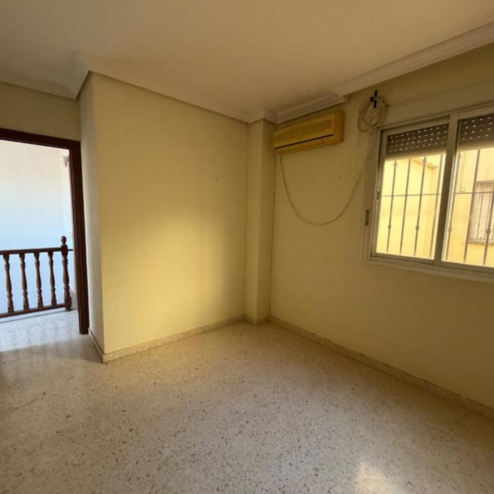Oportunidad! Gran Dúplex muy luminoso con Terraza en Dos Hermanas (Periodo de Pujas)