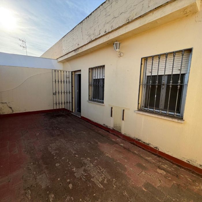 Oportunidad! Gran Dúplex muy luminoso con Terraza en Dos Hermanas (Periodo de Pujas)