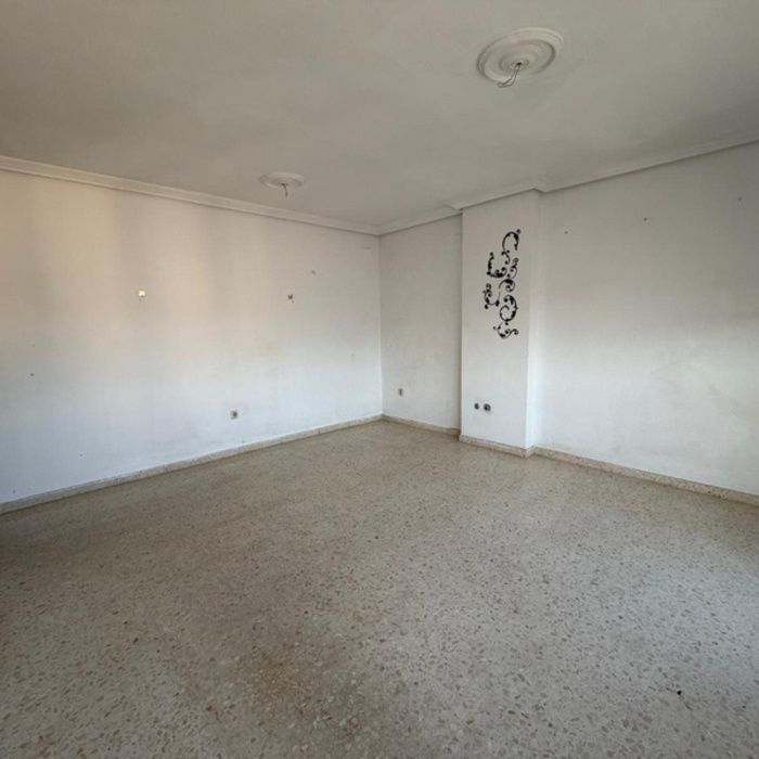Oportunidad! Gran Dúplex muy luminoso con Terraza en Dos Hermanas (Periodo de Pujas)