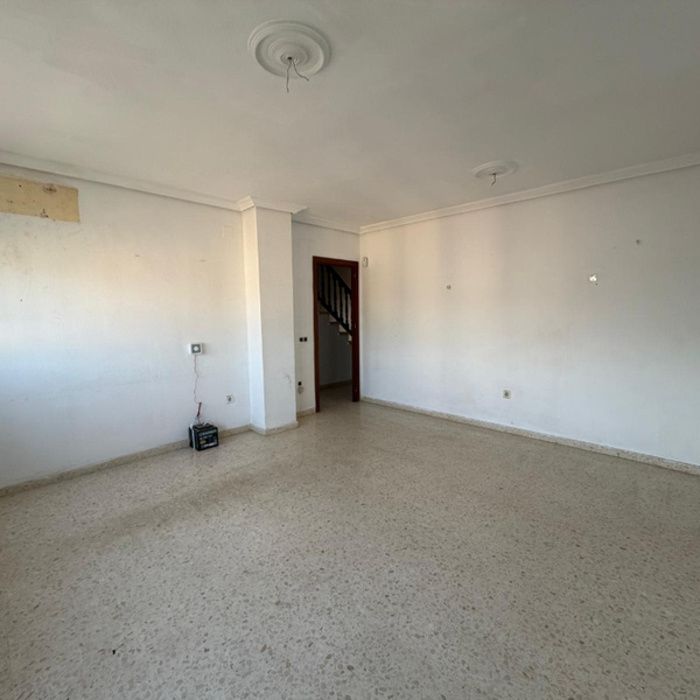 Oportunidad! Gran Dúplex muy luminoso con Terraza en Dos Hermanas (Periodo de Pujas)