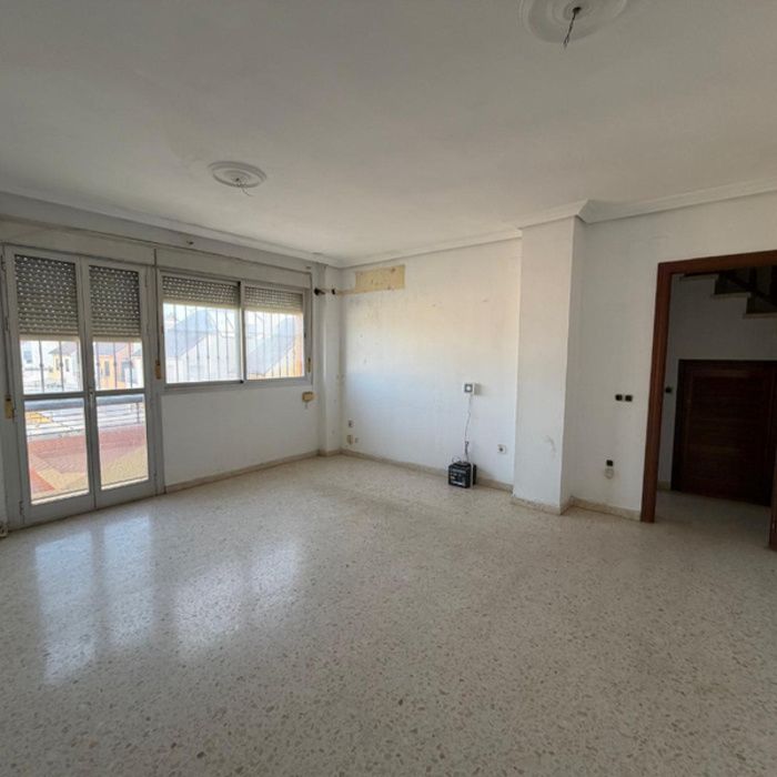 Oportunidad! Gran Dúplex muy luminoso con Terraza en Dos Hermanas (Periodo de Pujas)