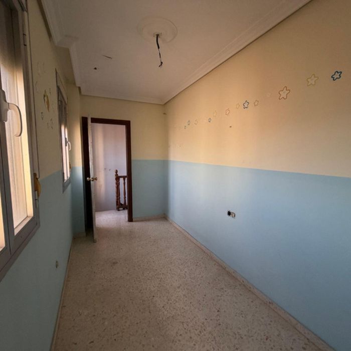 Oportunidad! Gran Dúplex muy luminoso con Terraza en Dos Hermanas (Periodo de Pujas)