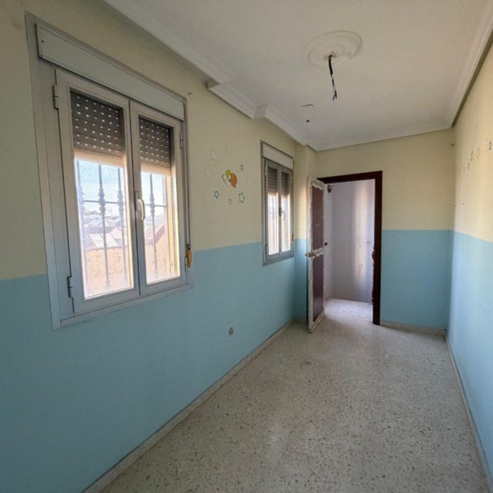 Oportunidad! Gran Dúplex muy luminoso con Terraza en Dos Hermanas (Periodo de Pujas)
