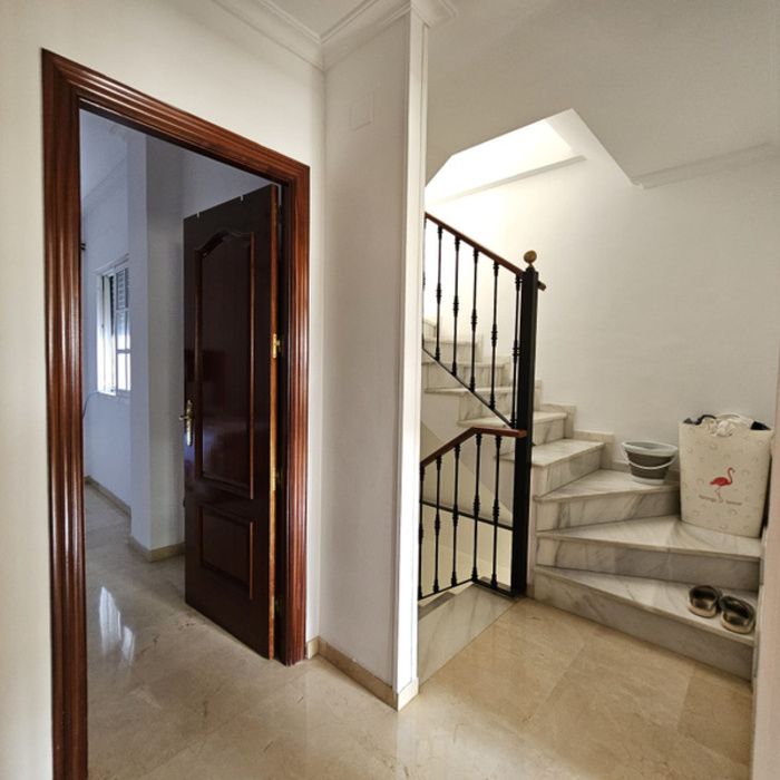 ¡Espectacular Casa en Residencial Privado en el Centro de Alcalá de Guadaíra!