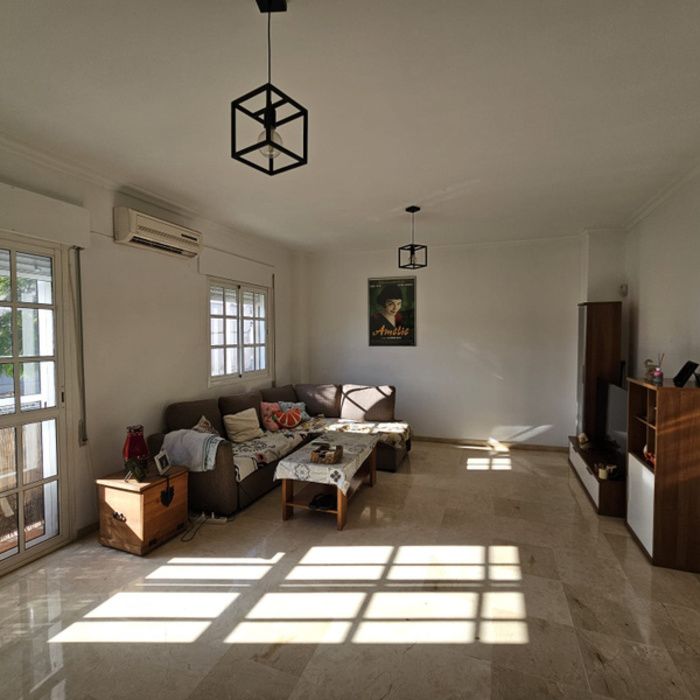 ¡Espectacular Casa en Residencial Privado en el Centro de Alcalá de Guadaíra!