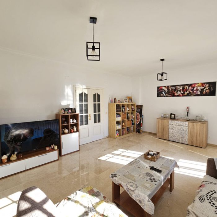 ¡Espectacular Casa en Residencial Privado en el Centro de Alcalá de Guadaíra!