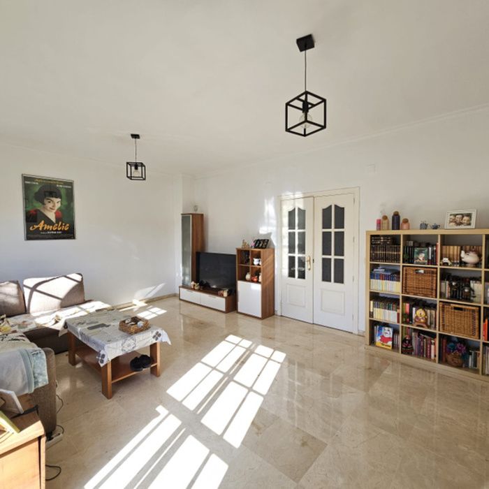 ¡Espectacular Casa en Residencial Privado en el Centro de Alcalá de Guadaíra!