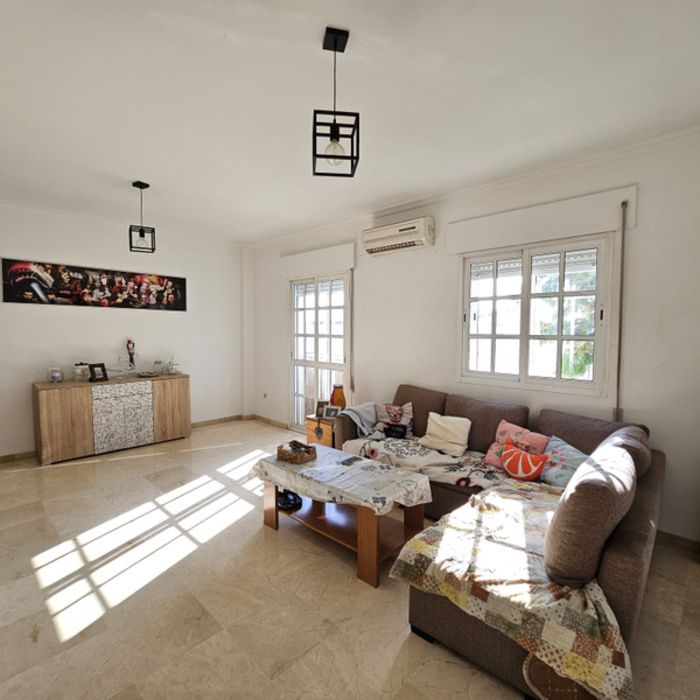 ¡Espectacular Casa en Residencial Privado en el Centro de Alcalá de Guadaíra!