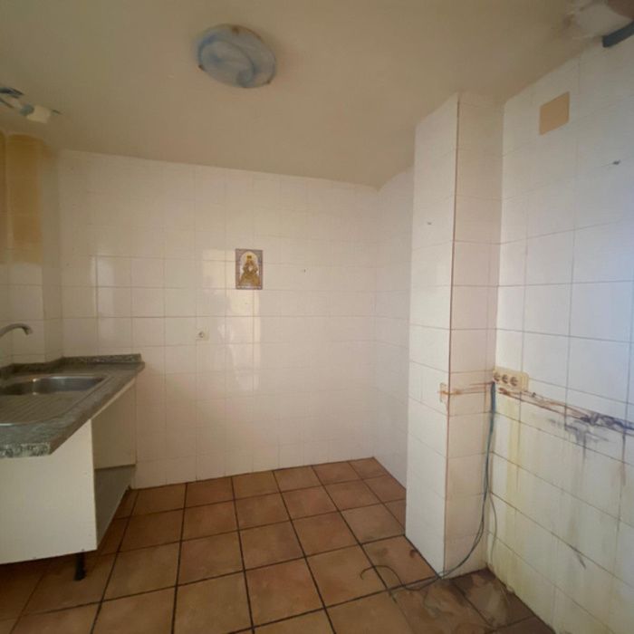 ¡Oportunidad única en Dos Hermanas! Piso con ascensor ideal para familias o inversores