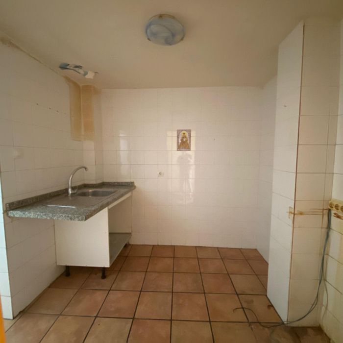 ¡Oportunidad única en Dos Hermanas! Piso con ascensor ideal para familias o inversores