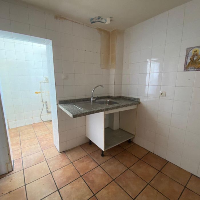 ¡Oportunidad única en Dos Hermanas! Piso con ascensor ideal para familias o inversores
