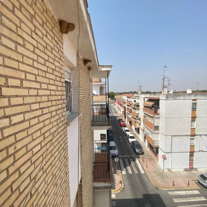 ¡Oportunidad única en Dos Hermanas! Piso con ascensor ideal para familias o inversores