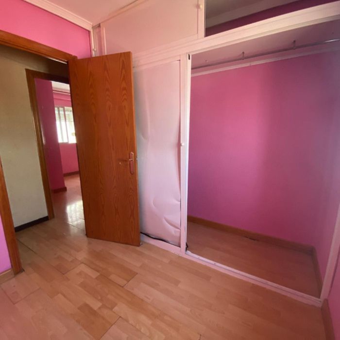 ¡Oportunidad única en Dos Hermanas! Piso con ascensor ideal para familias o inversores