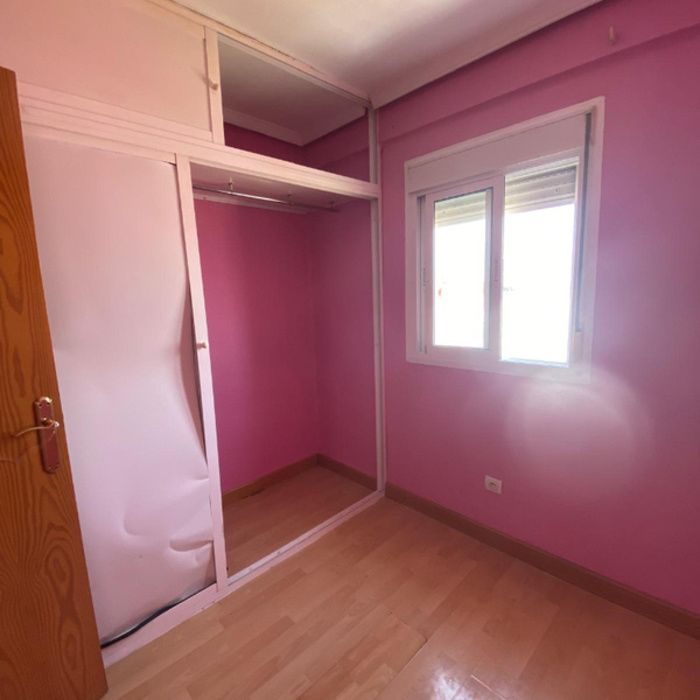 ¡Oportunidad única en Dos Hermanas! Piso con ascensor ideal para familias o inversores