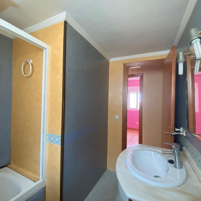 ¡Oportunidad única en Dos Hermanas! Piso con ascensor ideal para familias o inversores
