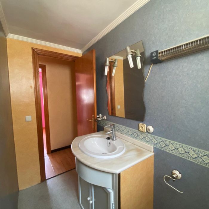 ¡Oportunidad única en Dos Hermanas! Piso con ascensor ideal para familias o inversores