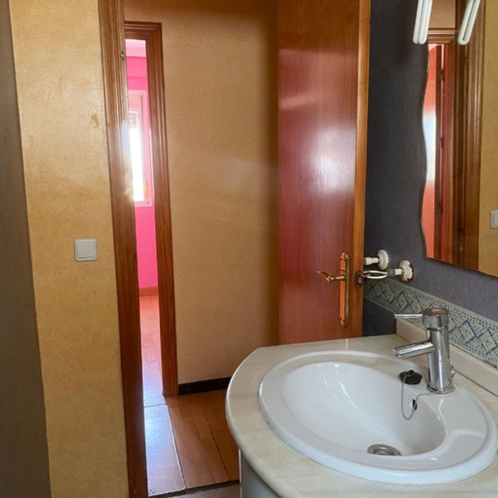 ¡Oportunidad única en Dos Hermanas! Piso con ascensor ideal para familias o inversores