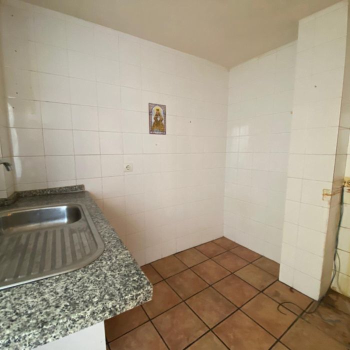 ¡Oportunidad única en Dos Hermanas! Piso con ascensor ideal para familias o inversores