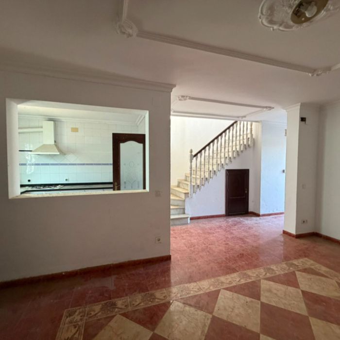 Gran oportunidad de inversión en Villaverde del Río! Casa con patio y terraza por 63.400 €