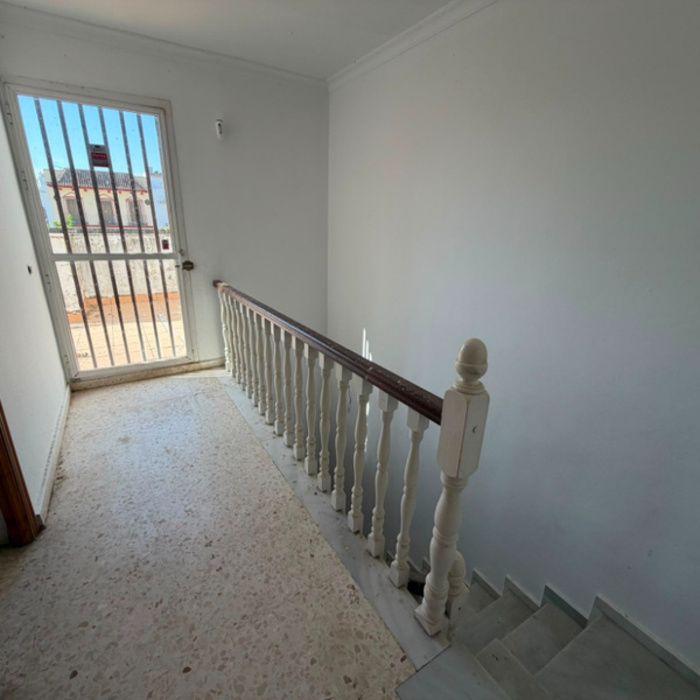 Gran oportunidad de inversión en Villaverde del Río! Casa con patio y terraza por 63.400 €