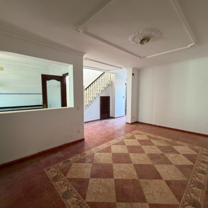 Gran oportunidad de inversión en Villaverde del Río! Casa con patio y terraza por 63.400 €