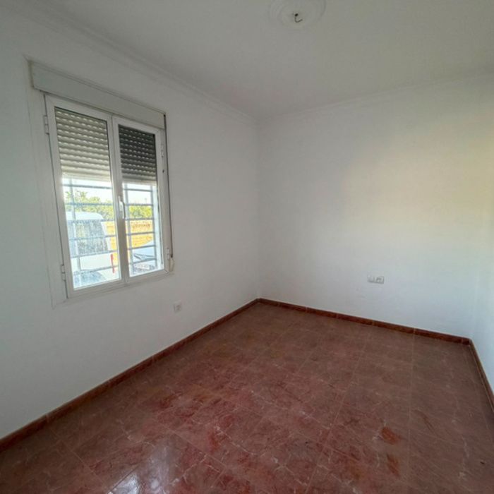 Gran oportunidad de inversión en Villaverde del Río! Casa con patio y terraza por 63.400 €