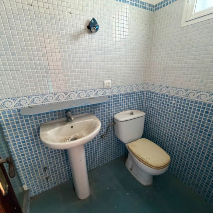 Gran oportunidad de inversión en Villaverde del Río! Casa con patio y terraza por 63.400 €