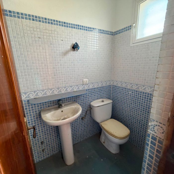 Gran oportunidad de inversión en Villaverde del Río! Casa con patio y terraza por 63.400 €
